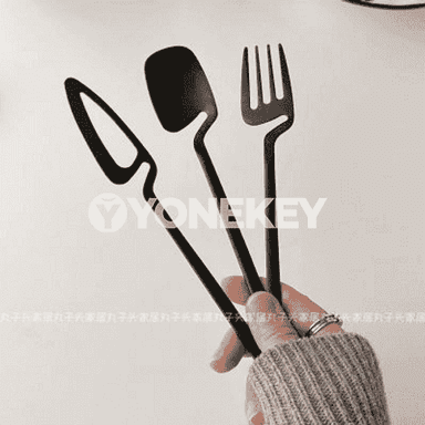 Koreý stilindäki çemçe-pyçak 