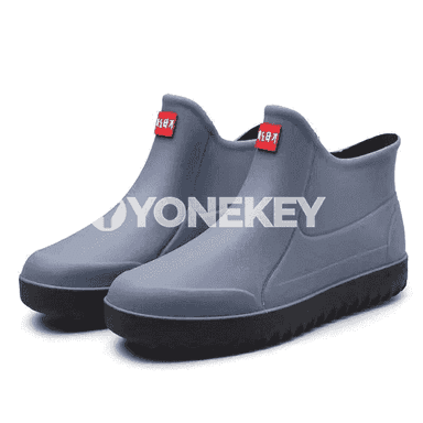Erkekler üçin niýetlenen ýagyşda geýilýän aýakgap