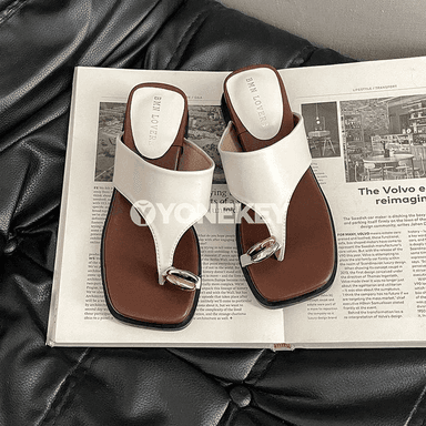 Zenanlar üçin moda sandallar, metal bezegli, tomuslyk rahat