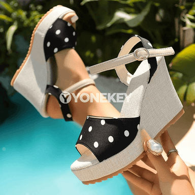 Zenanlar üçin uly ölçegli, nokatly ýeňil moda basanoşka.