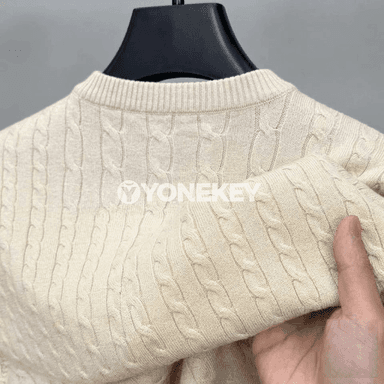 Erkekler üçin ýyly uzyn ýeňli örme switer