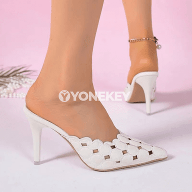 Zenanlar üçin tomusky stil sandal, açyk barmakly we ýarym açyk aýakgap.