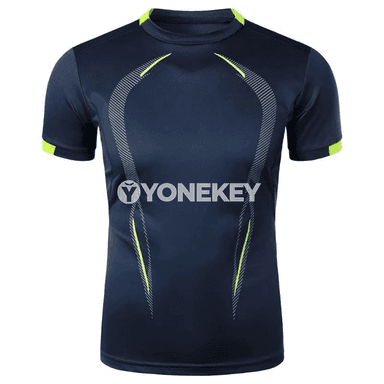 Erkekler üçin ýeňil, dem alýan sport futbolkasy — çalt guradyjy model