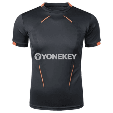 Erkekler üçin ýeňil, dem alýan sport futbolkasy — çalt guradyjy model
