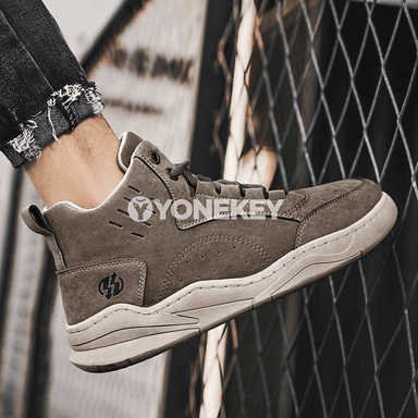 Erkekler üçin ýokary boýunly gyş aýakgaplary, bagjykly stil