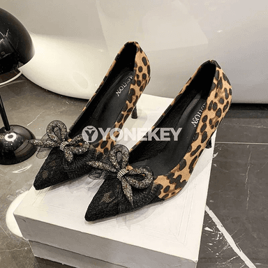 Zenanlar üçin ýokary ökjeli ýiti burunly moda köwüşler