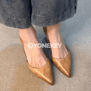 Zenanlar üçin ýazlyk ýokary ökdelik köwüşler, uçly burunly, sypaýy stil