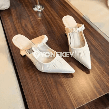 Zenanlar üçin inçe ökjeli uçly burun ýazky sandal-köwüşler