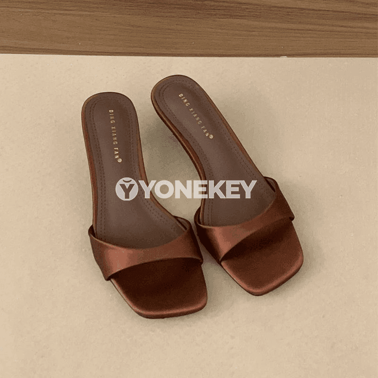 Retro goňur aýal-gyz sandallary, tomuslyk moda şypbyklary