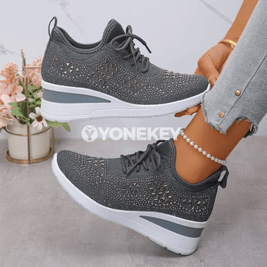 Zenanlar üçin ýeňil we dem alýan krasowka, moda görnüşli