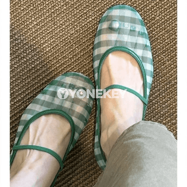 Zenanlar üçin ýeňil dem alýan sandal köwüşler, platformaly