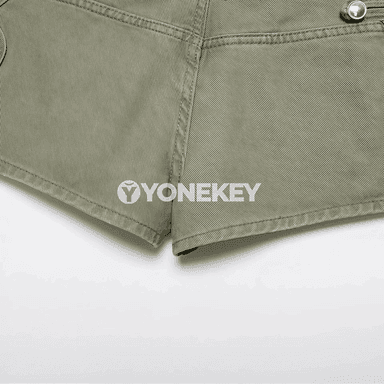 Zenanlar üçin ýokary belli ýazlyk denim şortik, düwmejikli, göni kesim