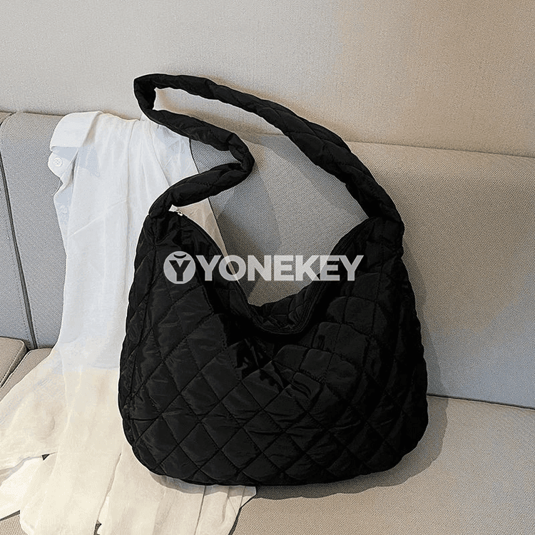 Zenanlar üçin uly ýyly quilted egin sumka, ýeňil moda model
