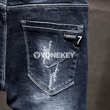 Erkekler üçin dar kesimli, ýyrtyk görnüşli denim jeans, elastik