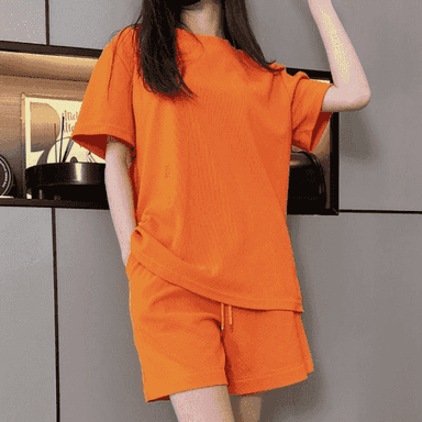 Gyzlar üçin niýetlenen komplekt  futbolka+şortik