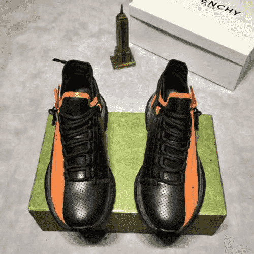 GIVENCHY brendli erkekler üçin krasowka. 