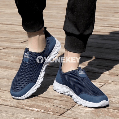 Ýeňil, dem alýan erkek sport krossowkalar, slip-on, 39-46 ölçeg