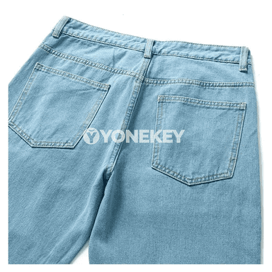 Erkekler üçin açyk gök giň kesimli ýyrtyk denim balak