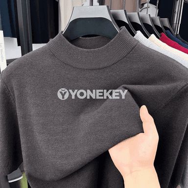 Erkekler üçin ýumşak, uzynlygy golaý boýunly gysga ýeňli köýnek