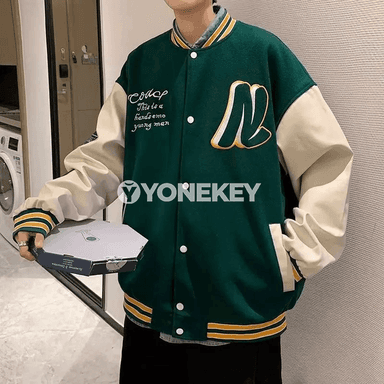Erkekler üçin gündelik jaket — nagyşly, ýeňil, köptaraply
