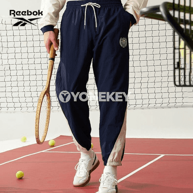 Oglanlar üçin rahat sport balak.