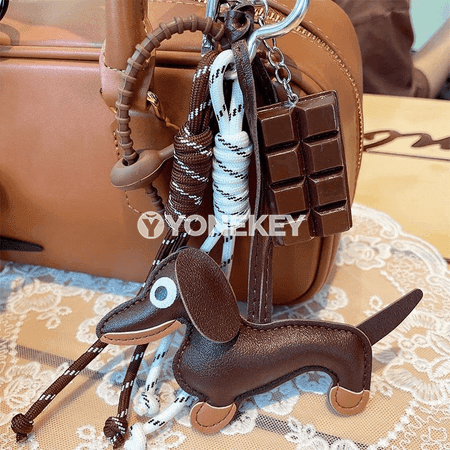 Arkanly ýüpden ýasalan it şekilli açar halgasy