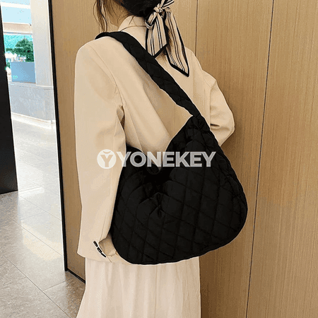 Zenanlar üçin uly ýyly quilted egin sumka, ýeňil moda model