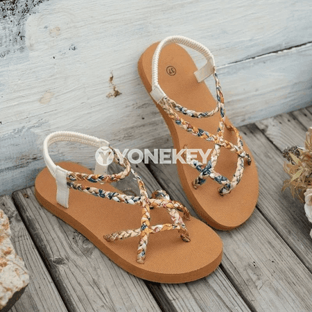 Zenanlar üçin ýeňil tomus sandal: açyk burnly, rahat we giň ölçegli