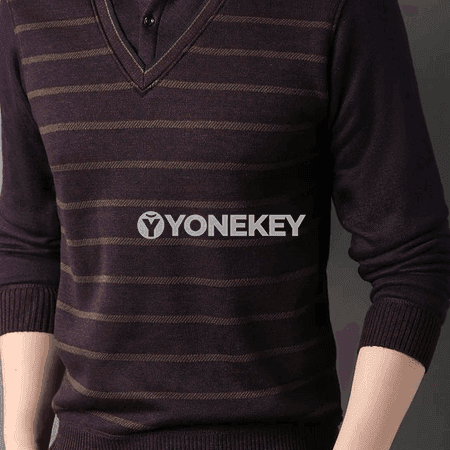 Erkekler üçin polo boýunly ýyly fleece switer, zolakly