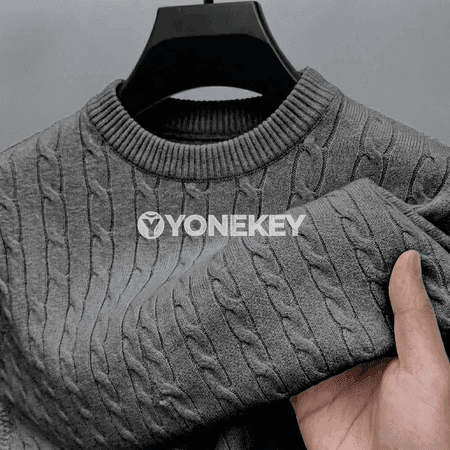 Erkekler üçin ýyly uzyn ýeňli örme switer