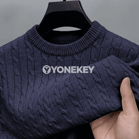 Erkekler üçin ýyly uzyn ýeňli örme switer