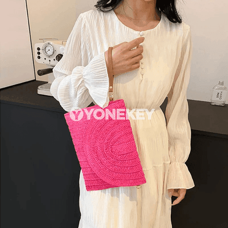 Zenanlar üçin tomuslyk saman egninden asylýan clutch sumka