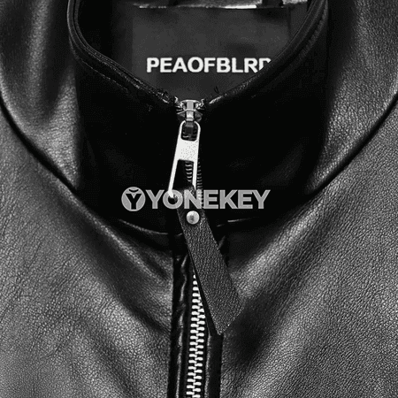 Aýal-gyzlar üçin gara deri jaket, giň boýunly, uzyn ýeňli