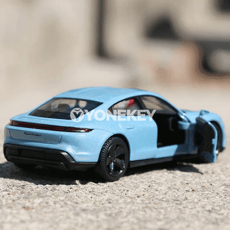 1:36 Porsche Taycan metal modeli çagalar üçin, yza çekilýän