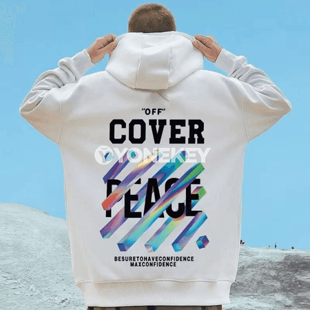 Erkekler üçin oversize hoodi, ýazmaça ýazgyly, şäher stilinde
