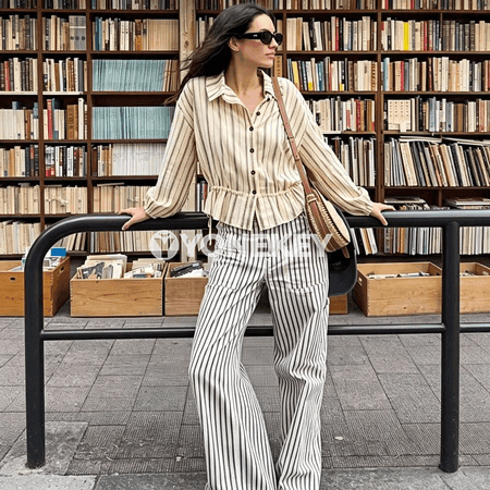 Zenanlar üçin zolakly düwmeçli ýeňil kurtka, ýazky moda stili