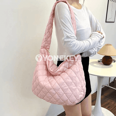 Zenanlar üçin uly ýyly quilted egin sumka, ýeňil moda model