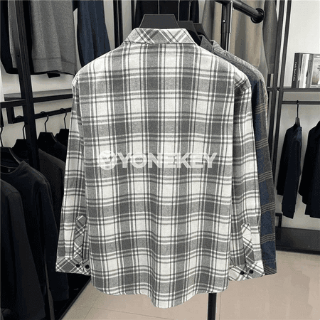 Erkekler üçin ýyly, ýumşak plaid düwmeli köýnek