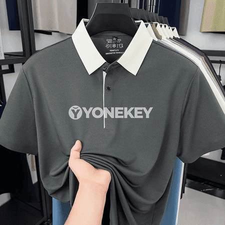 Erkekler üçin reňk blokly polo köýnek, çalt gurajak ýeňil material