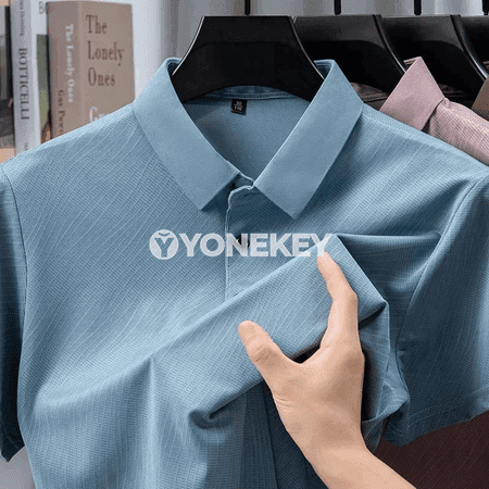 Erkekler üçin polo futbolka, dem alýan ýazky rahat model