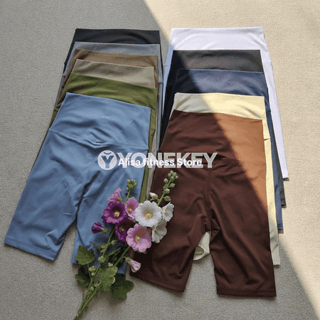 Aýallar üçin ýokary bili fitnes şortik — ýeňil, dem alýan, çalt gurýan