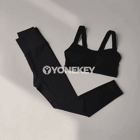 Aýallar üçin tikinsiz sport toplumy, ýokarky we leggins