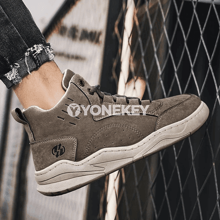 Erkekler üçin ýokary boýunly gyş aýakgaplary, bagjykly stil