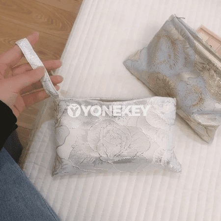 Kiçi kosmetika torbasy, syýahat üçin amatly, daşalýan peýdaly sumka