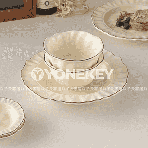 Koreý stilindäki owadan tarelkalar 
