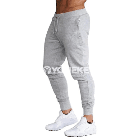Erkekler üçin sport jalbarlary – ylgaw we fitnes üçin ýeňil model