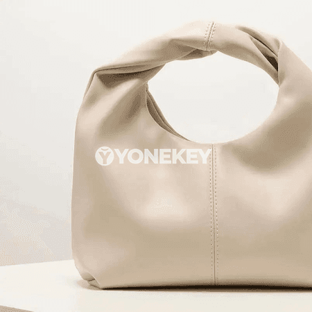 Zenanlar üçin döwrebap kwadrat clutch sumka