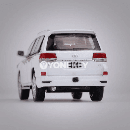 Toyota Land Cruiser LC200 1:64 metal model awtoulag — premium SUV