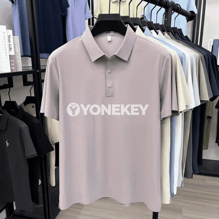 Erkekler üçin ýeňil, dem alýan polo futbolka – tomusky sport stili