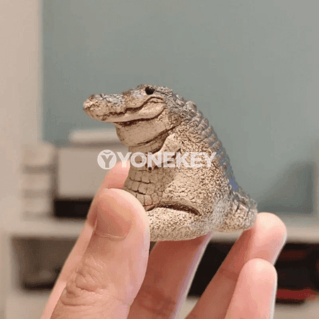 El bilen ýasalan gyrmyzy krokodil çaý bezegi